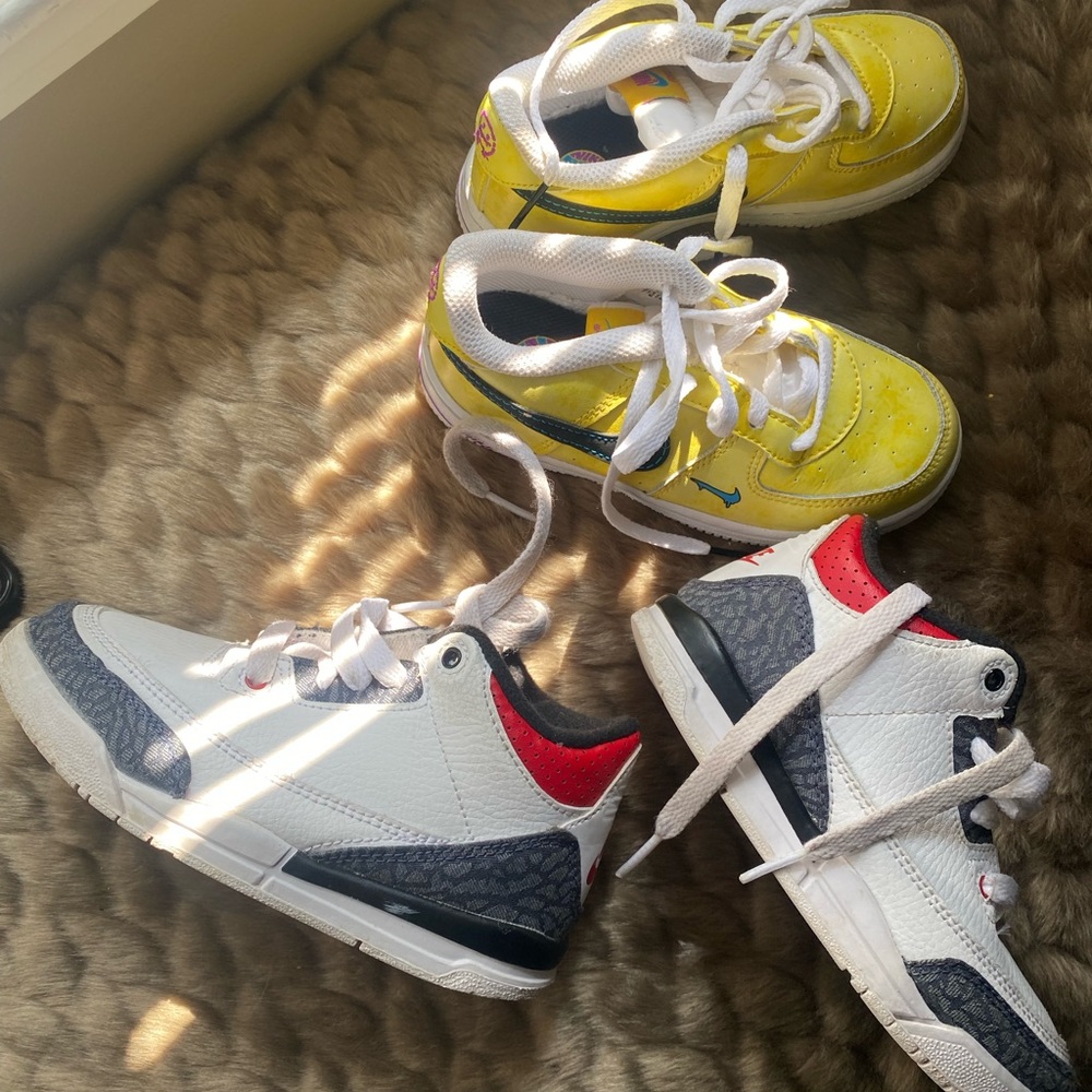 Selling both air force ones and Jordan sneakers as bundle